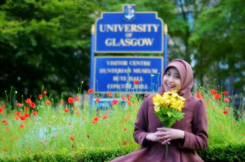Di depan University of Glasgow